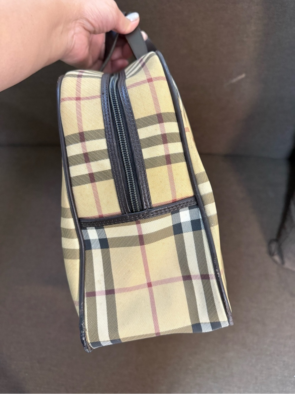 Burberry Beige Plaid Travel Bag with Dark Brown Handles - Picture 5 of 7